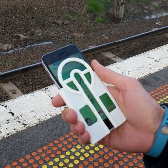 ポケモンGOトレーナー向け、こんなiPhoneスマホケースはいかが?ボールでの捕獲がより簡単に!