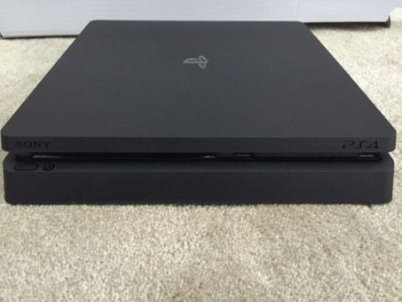 PlayStation 4の新しいモデルと思われる筐体がリーク!よりスリムになってマット調に?!