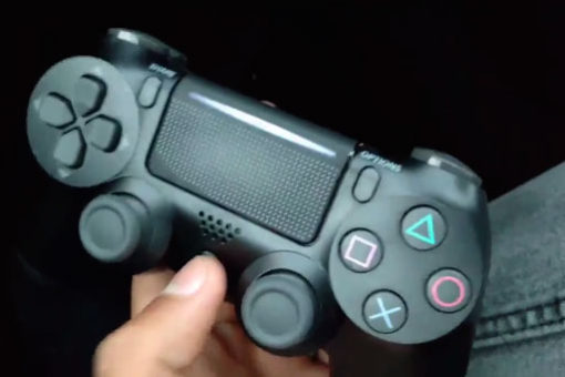 薄型PS4のコントローラーはこんな感じ?ライトバーが前面にも表示される仕様に変更か?