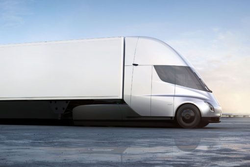 Teslaの新型電動トラック「Semi」、価格は15万ドルよりスタート!出荷は2019年より