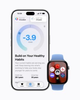 Healthアプリを表示したiPhoneとApple Watch