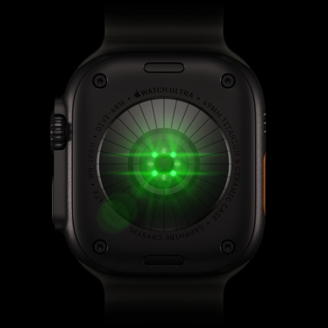 心拍センサーを表示したApple Watch Ultra 4の背面