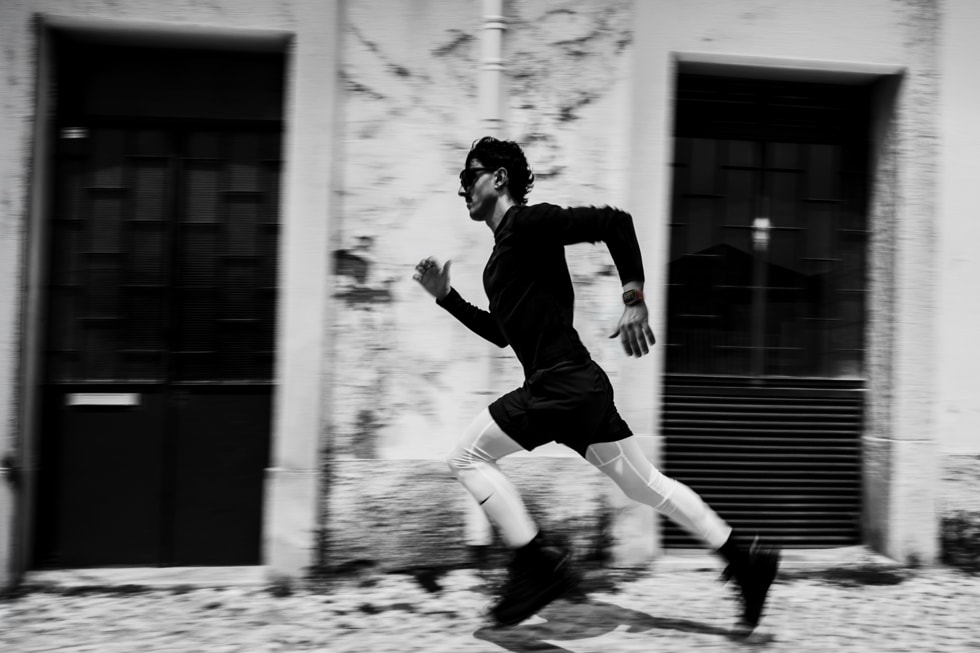 ランニング中にApple Watch Ultra 4を着用する人